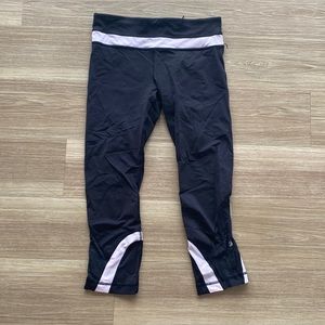 Lululemon size 6 cropped leggings black and white